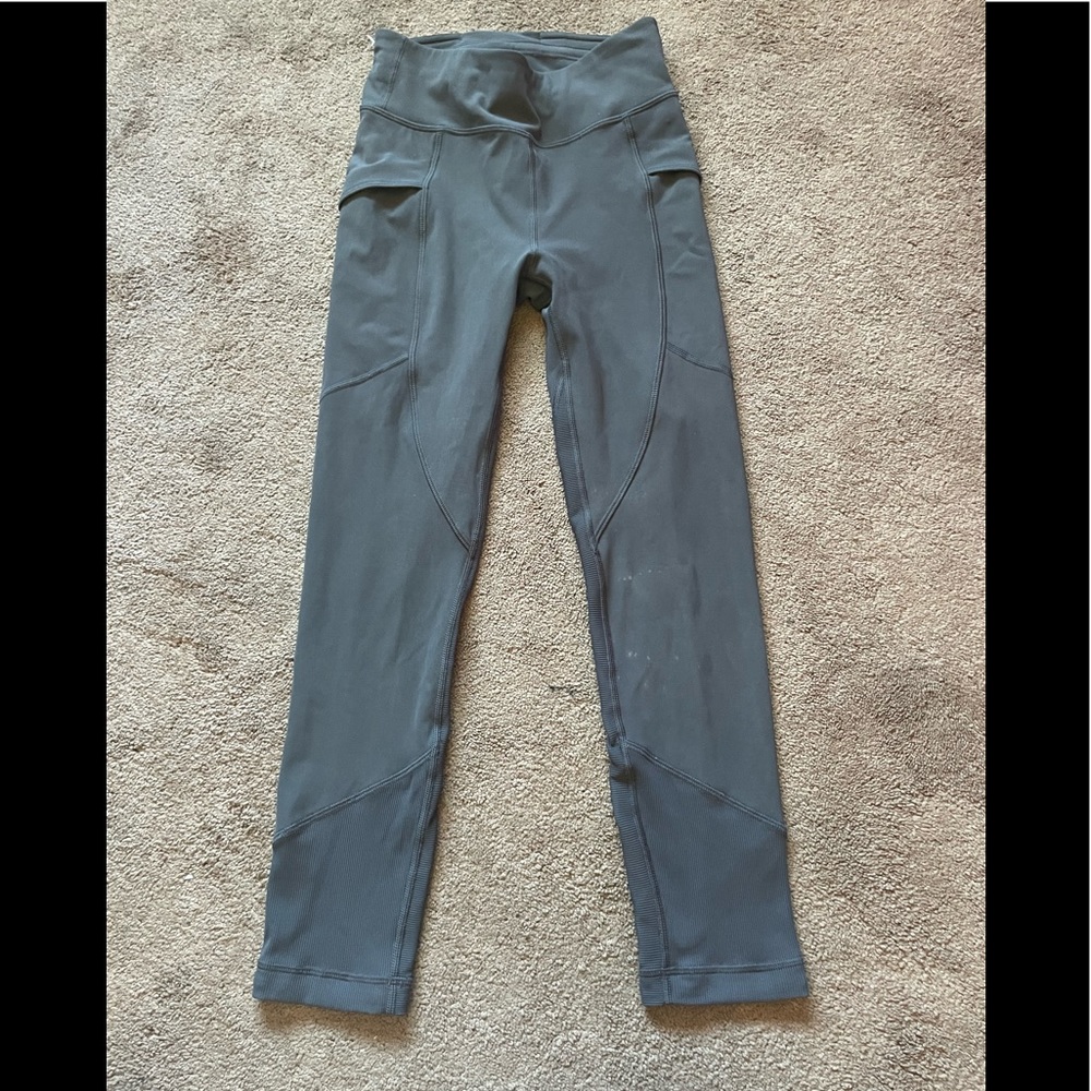 Lululemon dark Gray leggings, size 4, Great condition